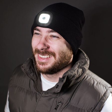 Sapka LED fénnyel