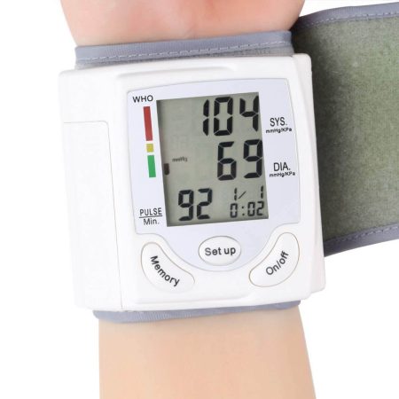 Gyors és pontos csuklós vérnyomásmérő készülék LCD kijelzővel