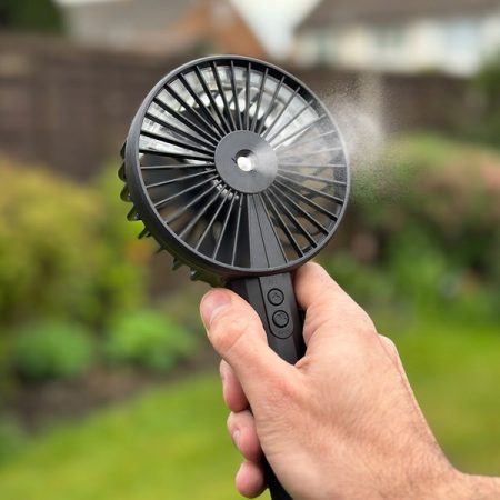 Újratölthető ventilátor vízpermettel