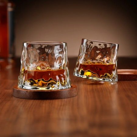 Forgó whiskys poharak fa alátétekkel (2 darab)