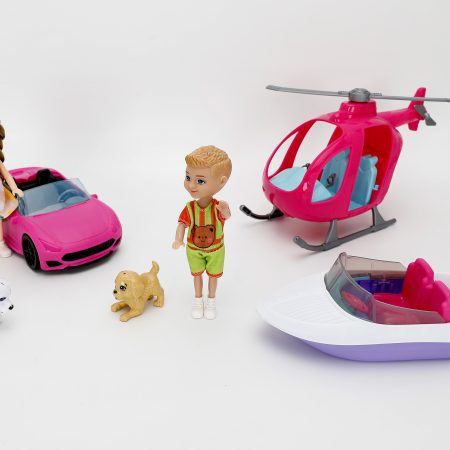 Mini Leo és Nini babák autóval