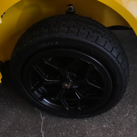 Tartalék felfújható kerék dísztárcsával Lamborghini Revuelto modellhez