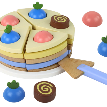 Fából készült torta kiegészítőkkel