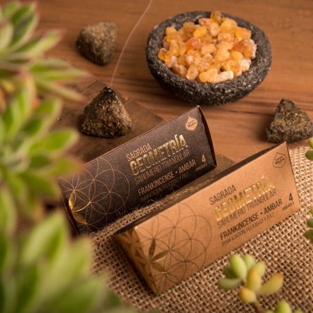 Sagrada Madre - Triangular Frankincense Amber Tömjén és Borostyán Füstölő Háromszög